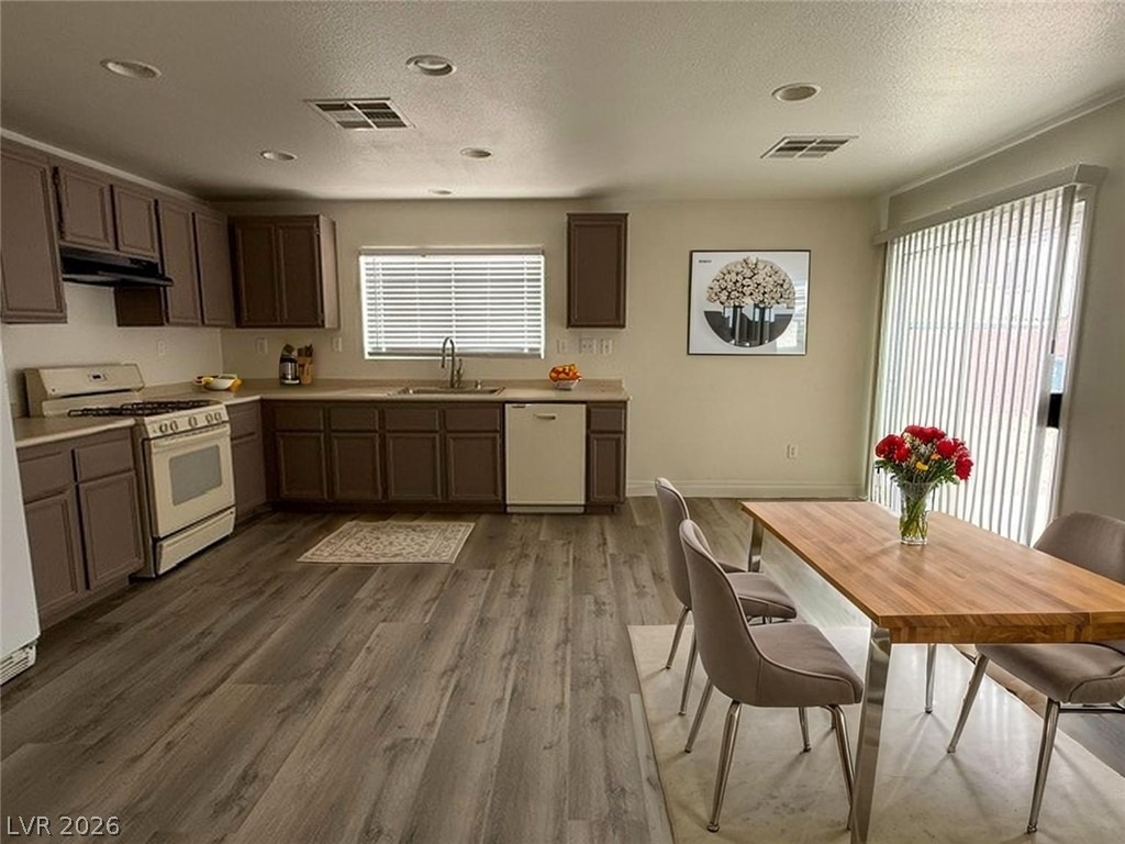 8012 Dutch Villas Street - Photo 4