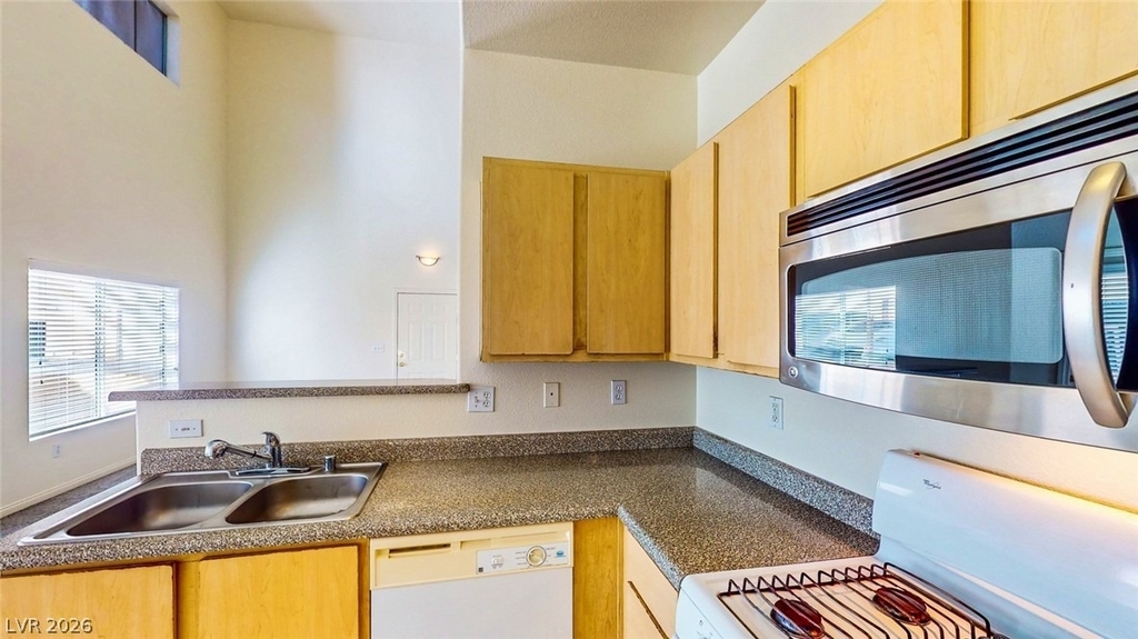 4915 E Russell Road - Photo 9