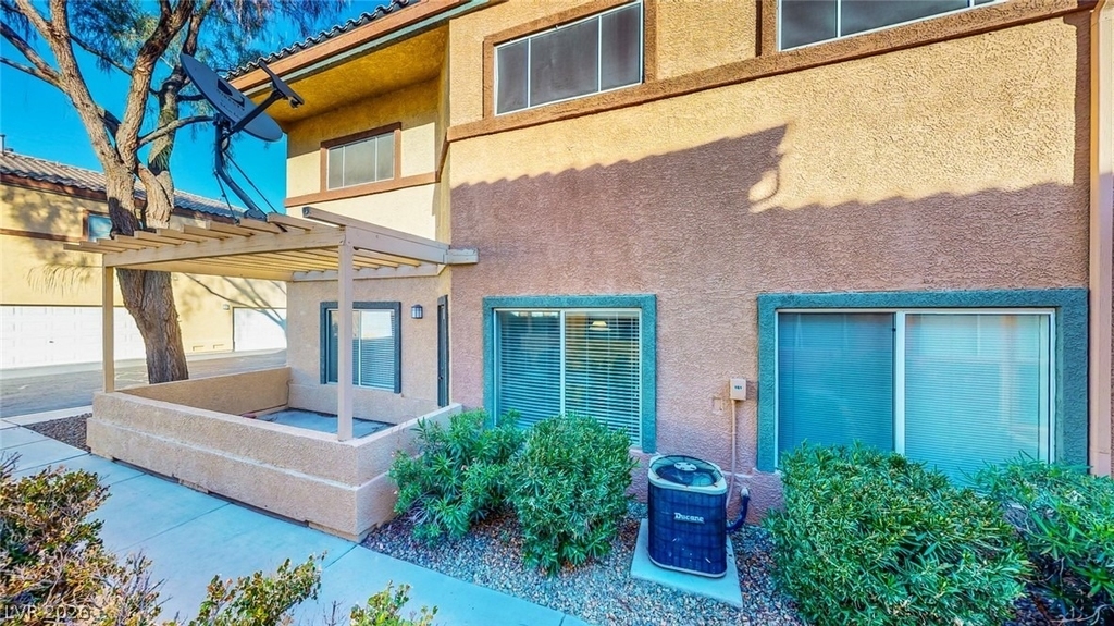 4915 E Russell Road - Photo 2