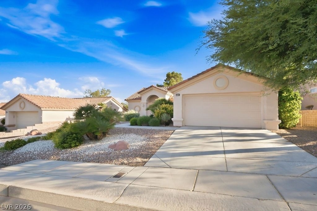 10129 Cresent Creek Drive - Photo 3