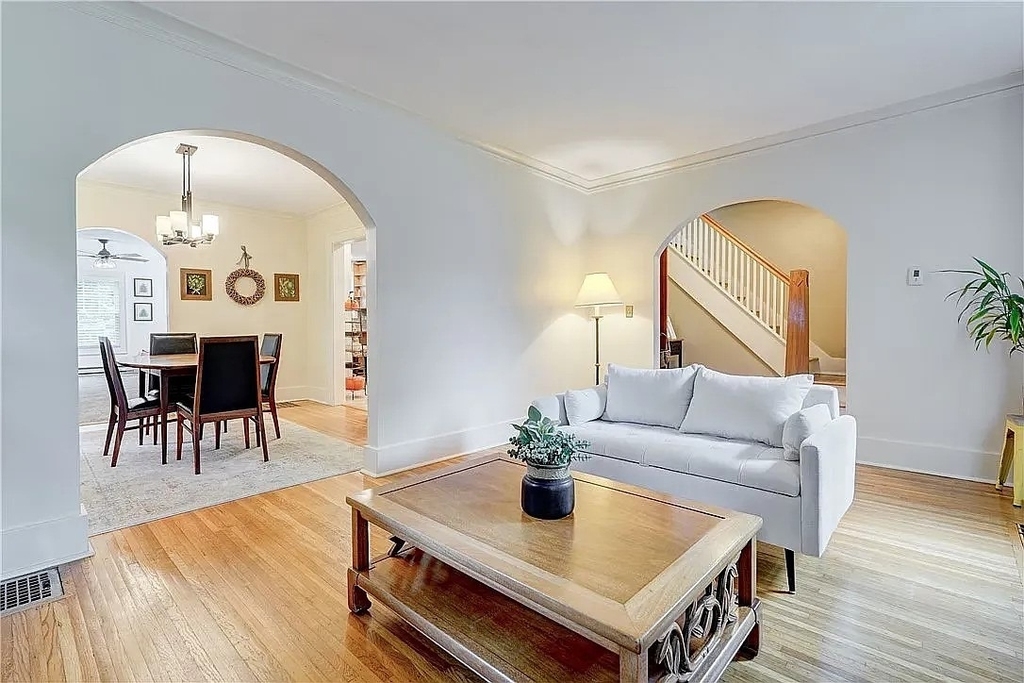 83 Dewey Avenue - Photo 4