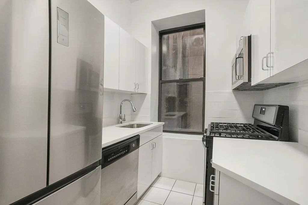 72nd Street & Broadway - Photo 6