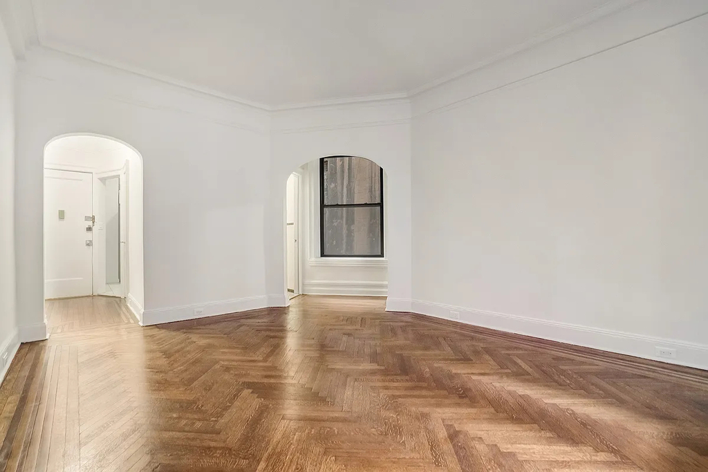 72nd Street & Broadway - Photo 3