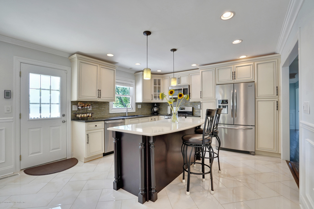785 Norwood Avenue - Photo 2