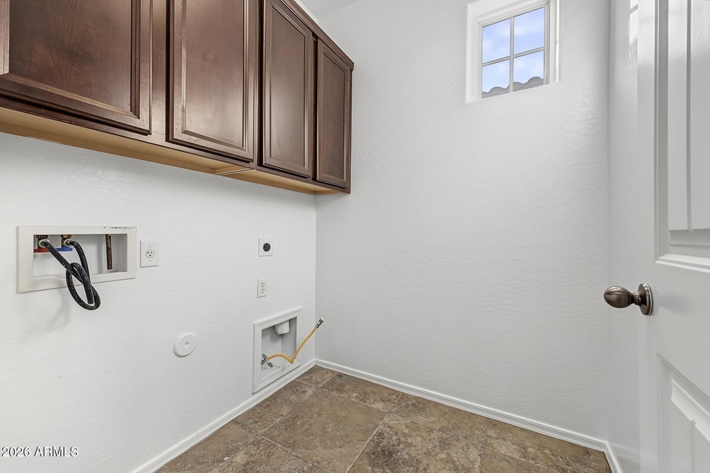 21052 W Elm Way Court - Photo 31