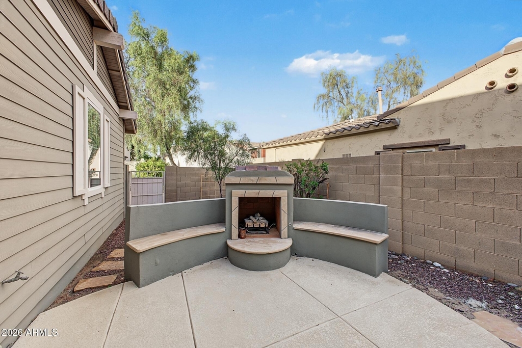 21052 W Elm Way Court - Photo 36