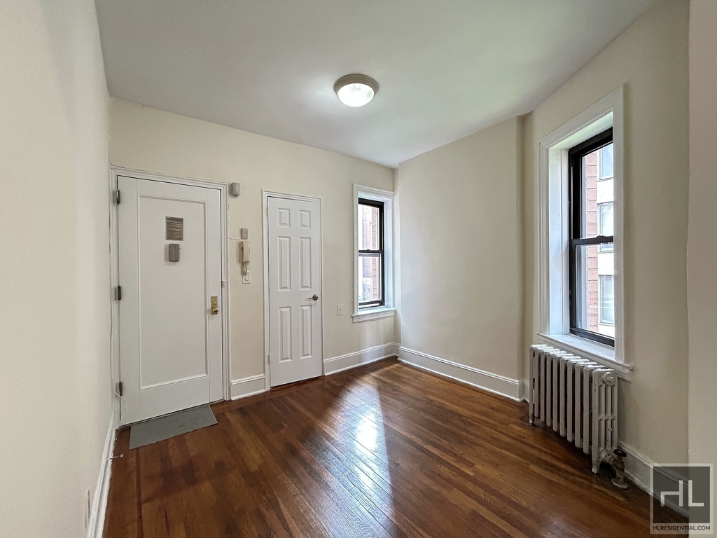 East 38 Street - Photo 1