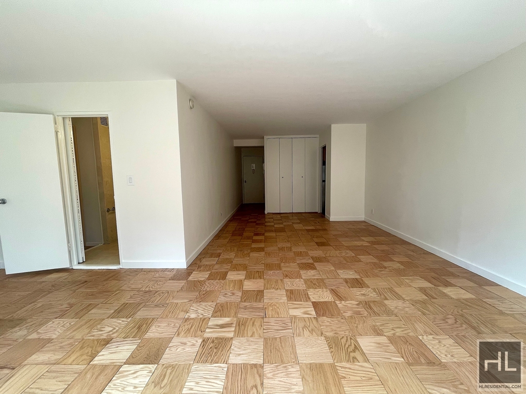 East 36 Street - Photo 5