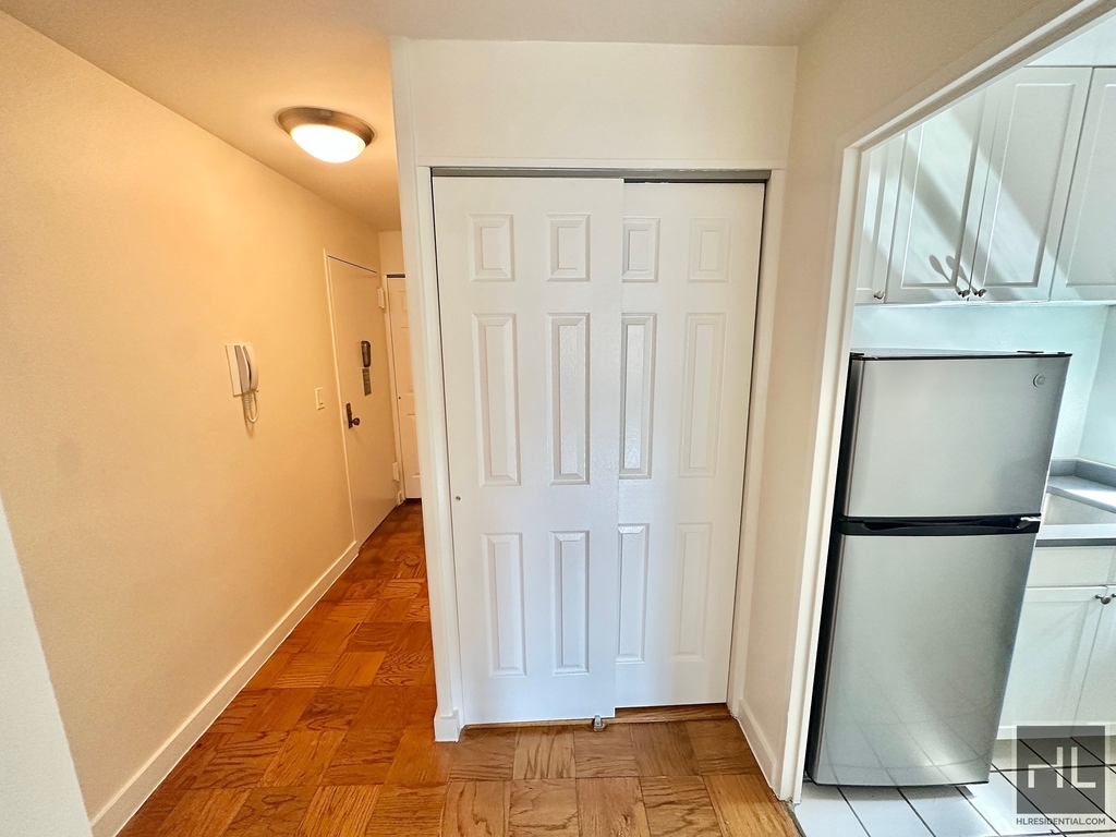 East 36 Street - Photo 3