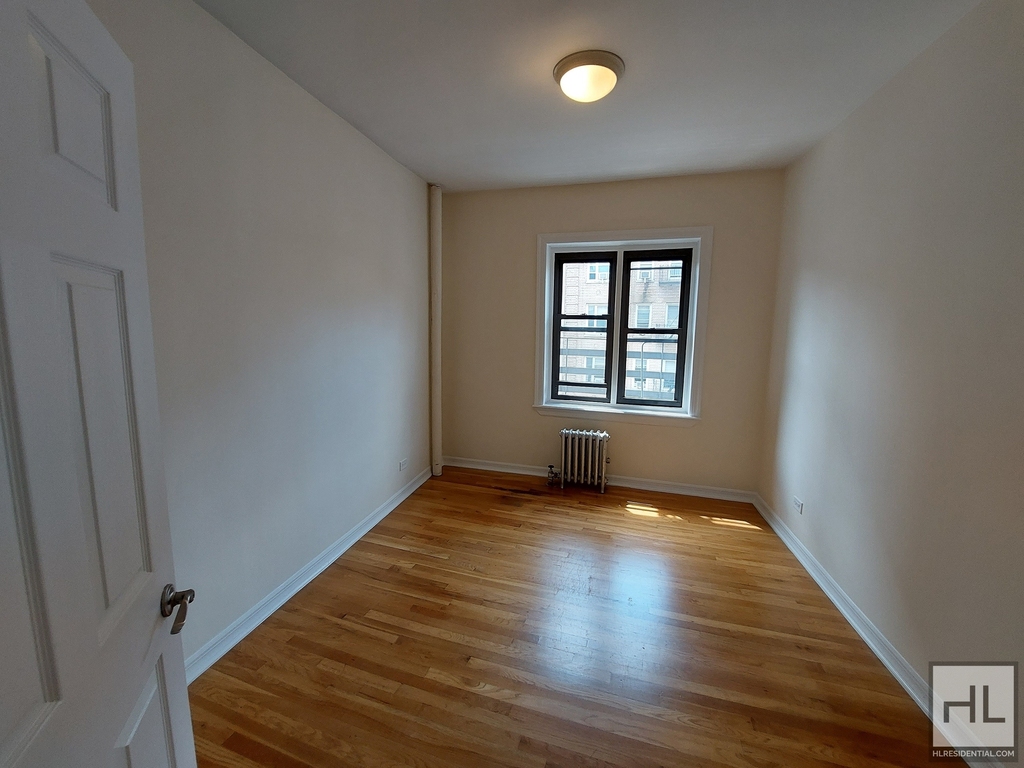 Grand Street - Photo 1