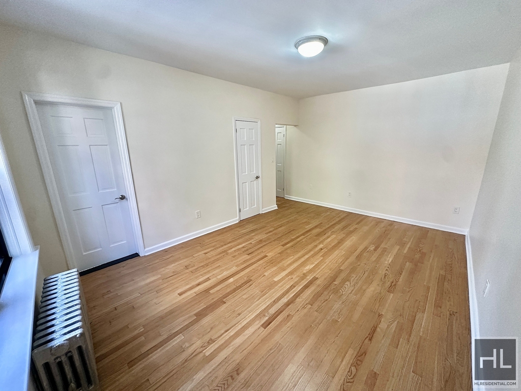 West 10th Street - Photo 1