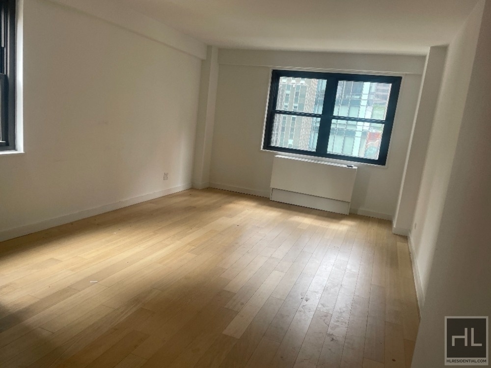 East 39th Street - Photo 0