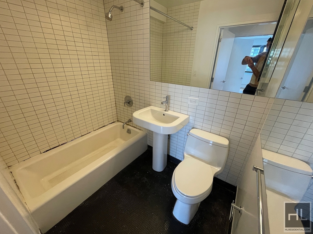 East 39th Street - Photo 6