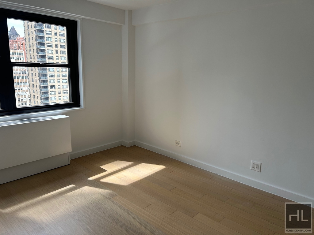 East 39th Street - Photo 3