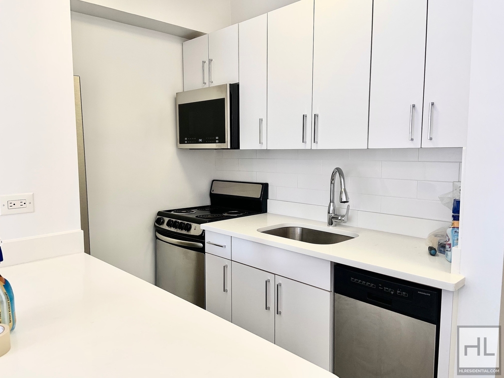 West 73rd Street - Photo 4