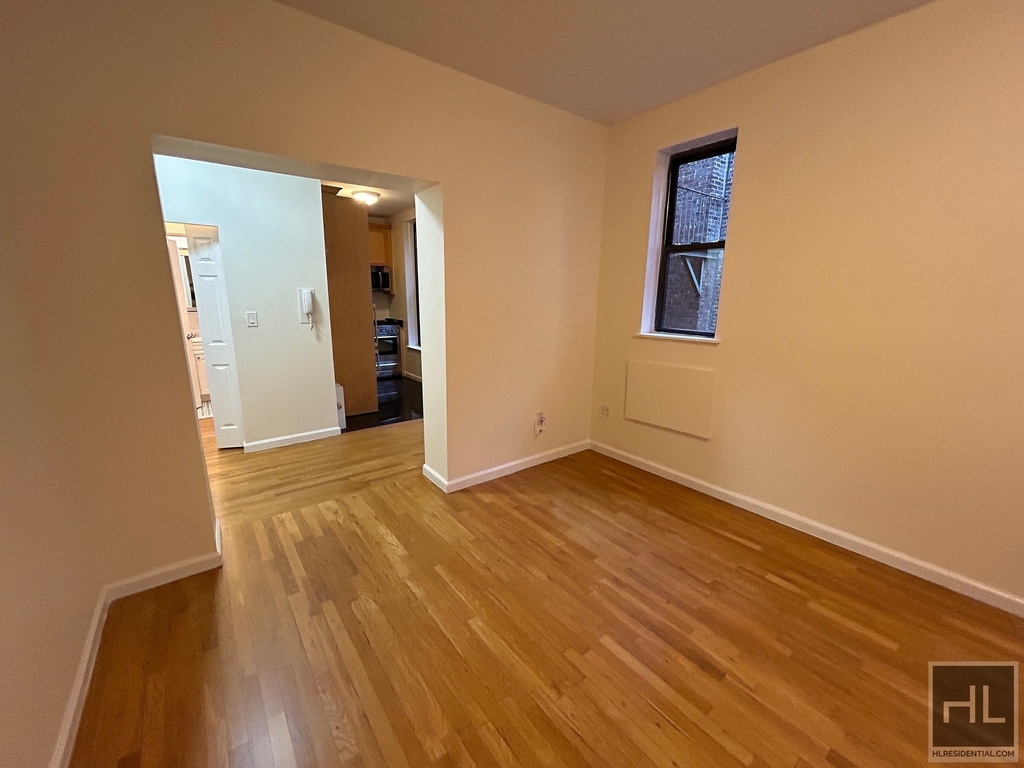 West 73 Street - Photo 1