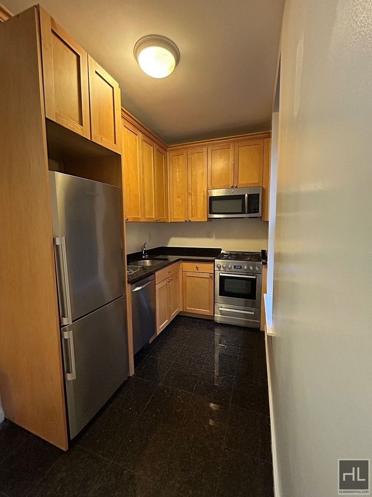 West 73 Street - Photo 3