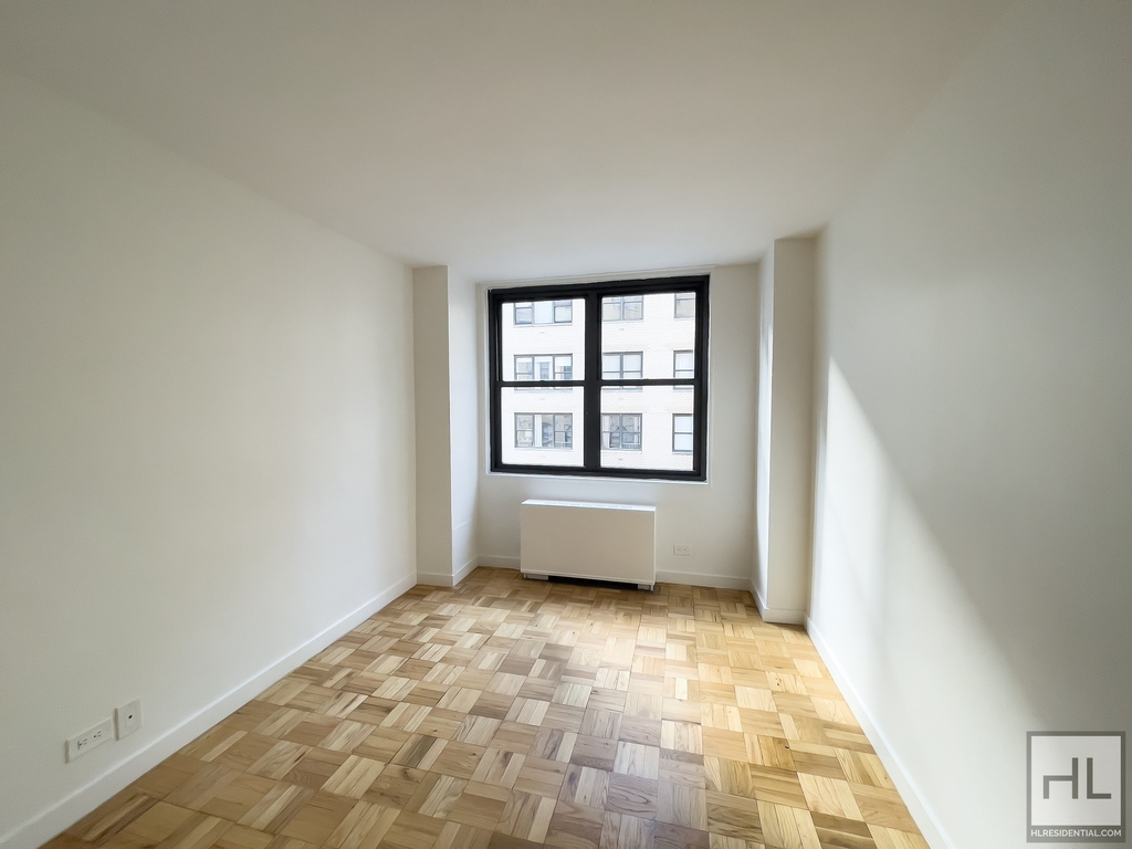 East 49 Street - Photo 2