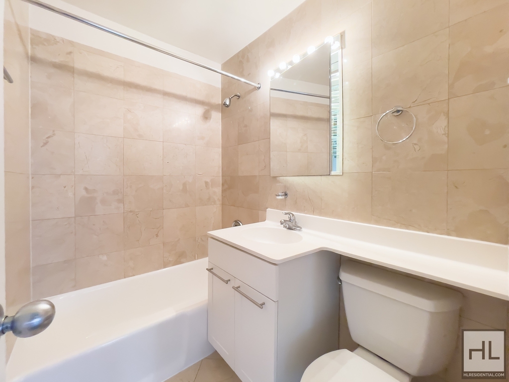 East 49 Street - Photo 3