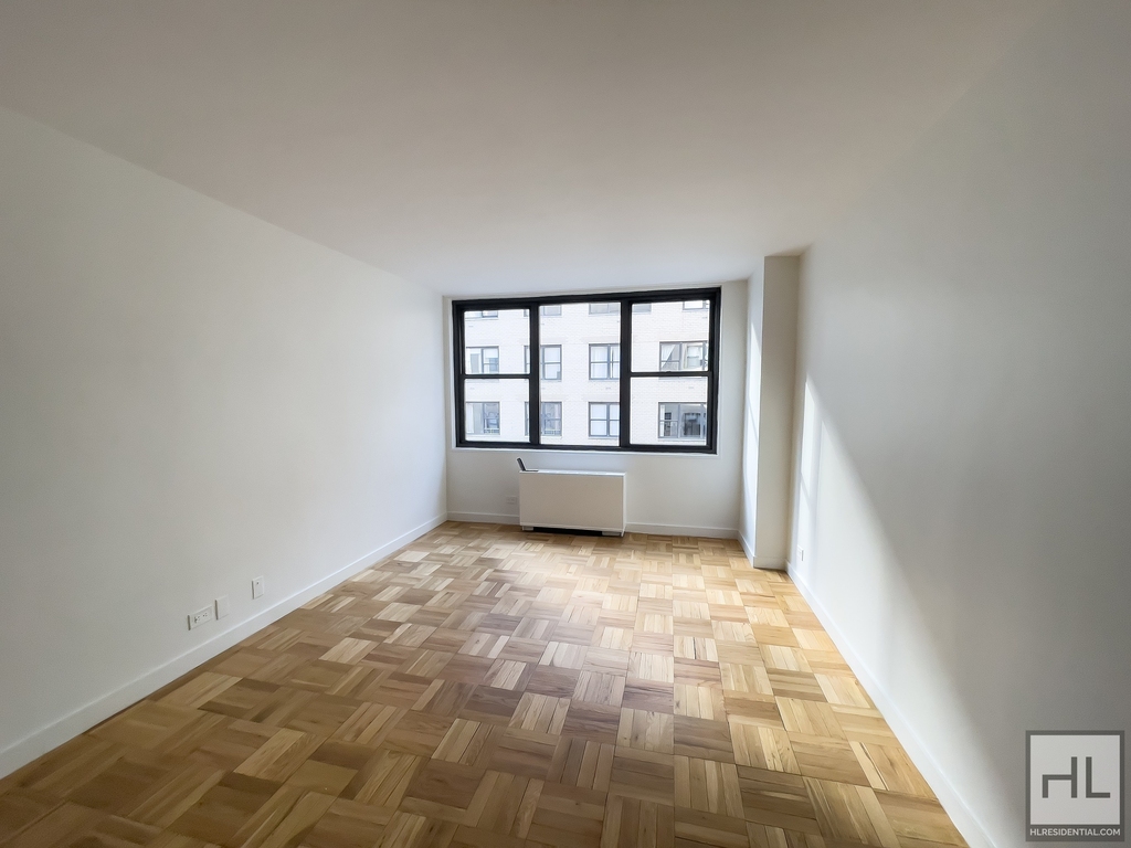 East 49 Street - Photo 0
