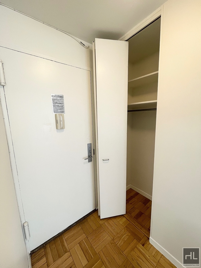 East 49 Street - Photo 12