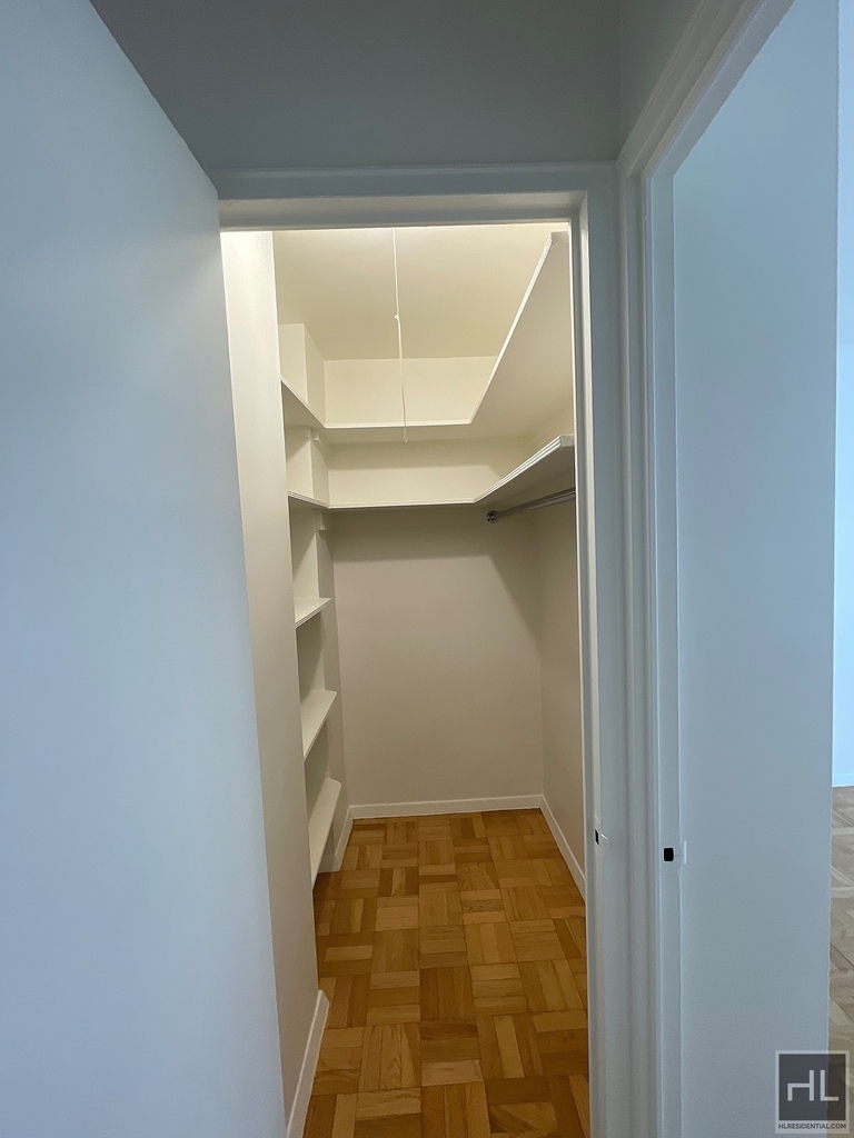 East 49 Street - Photo 11