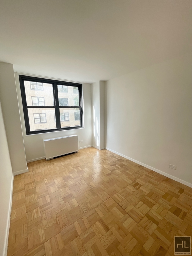 East 49 Street - Photo 0