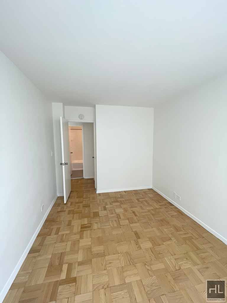 East 49 Street - Photo 2