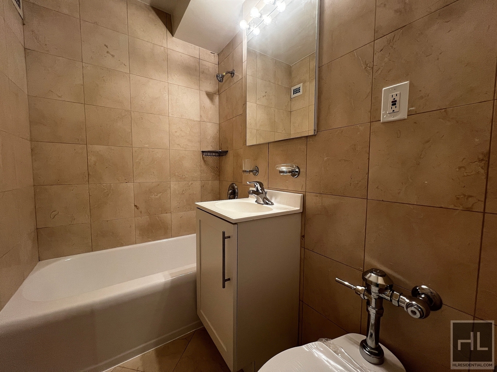 East 79th Street - Photo 4