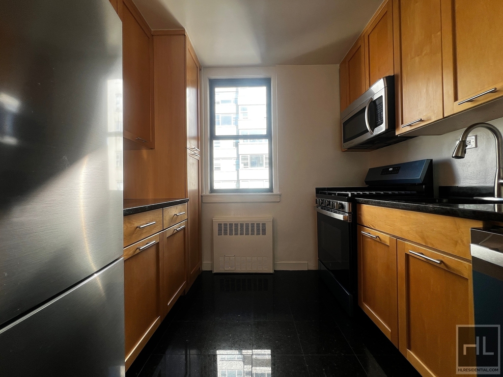 East 79th Street - Photo 3
