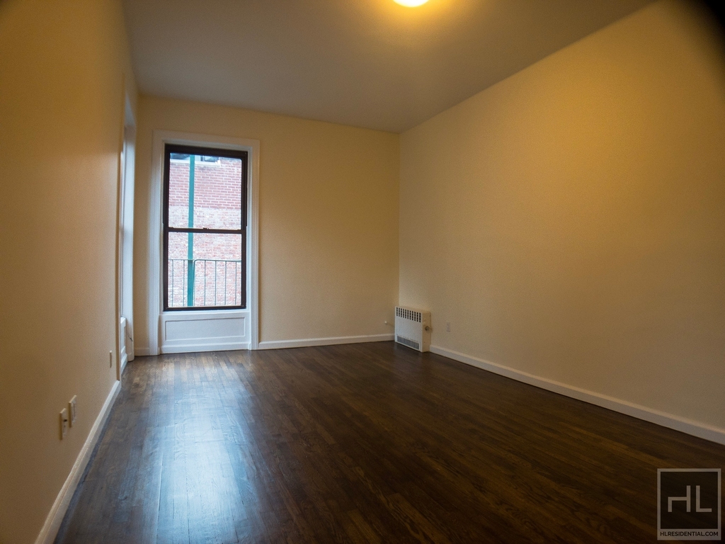 West 73 Street - Photo 1