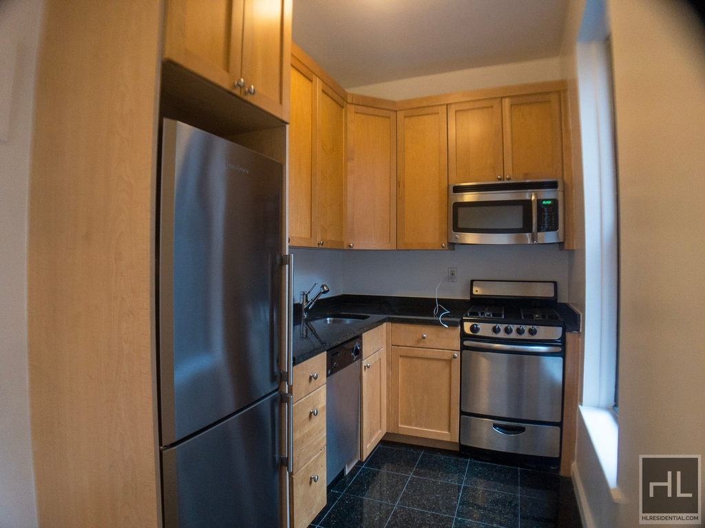 West 73 Street - Photo 3