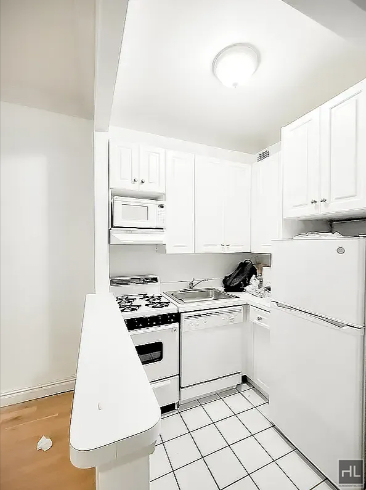 West 56 Street - Photo 3
