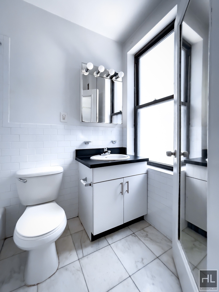 East 46 Street - Photo 4