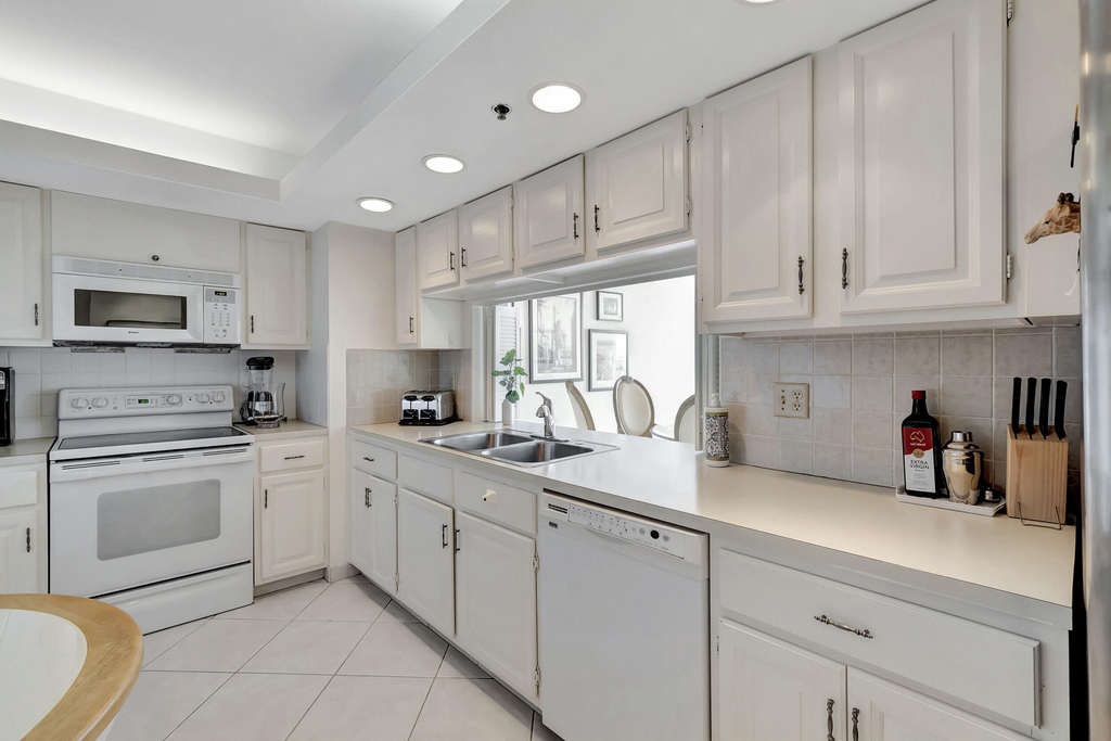 4740 S Ocean Boulevard - Photo 10