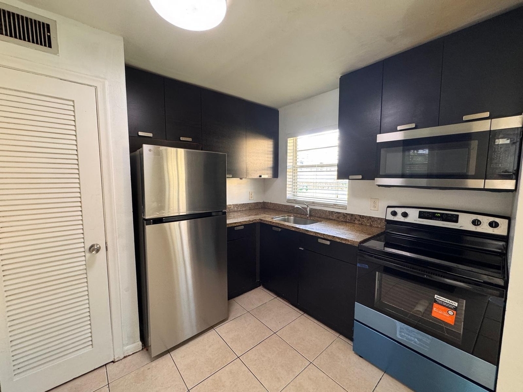 5150 Ne 6th Avenue - Photo 1
