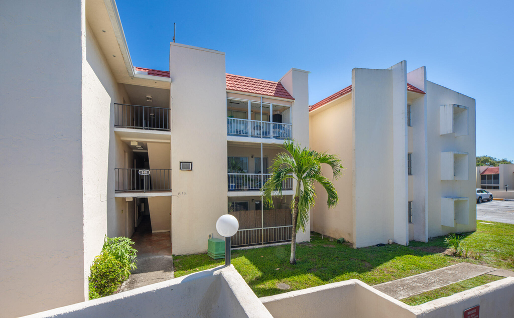 618 Nw 13th Street - Photo 2