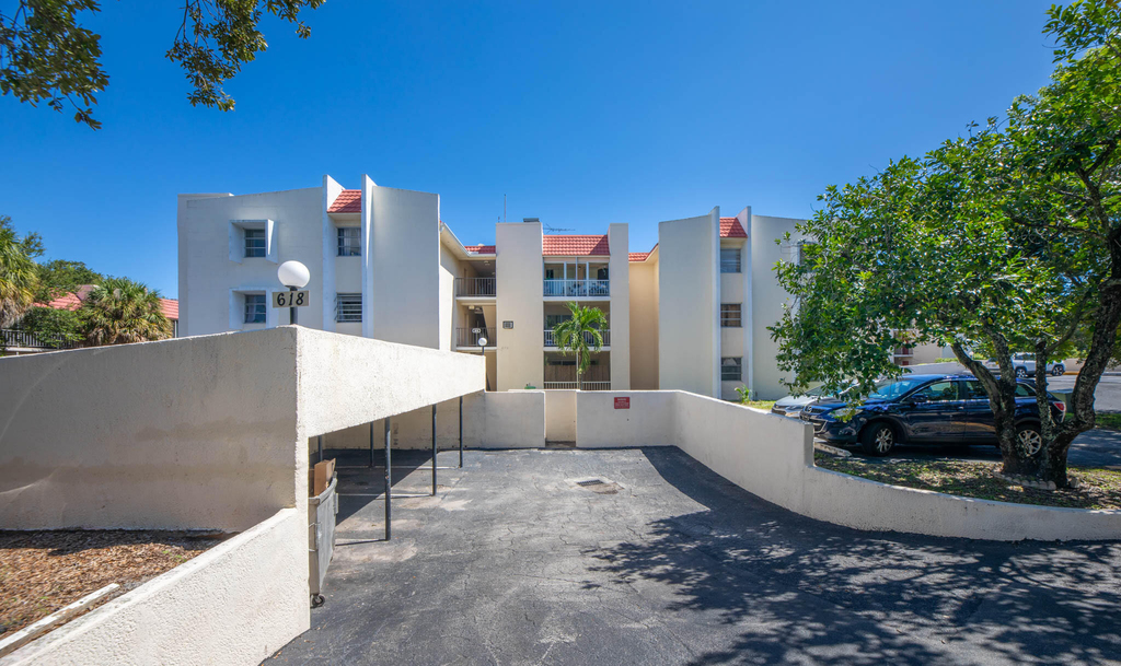 618 Nw 13th Street - Photo 1