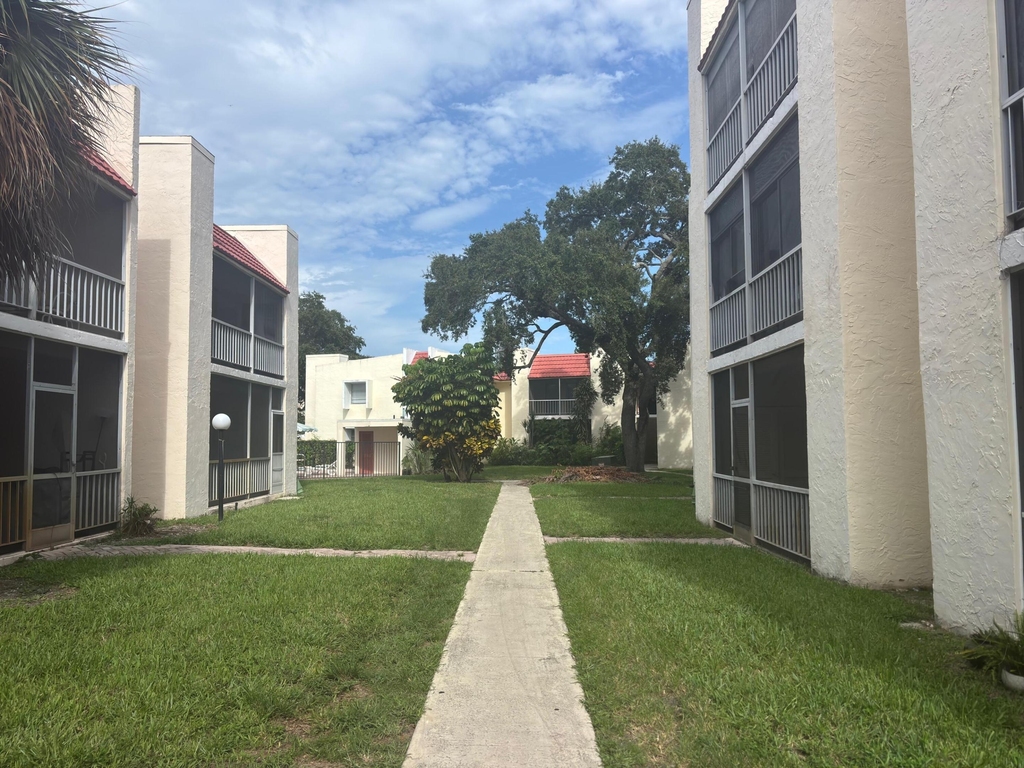 618 Nw 13th Street - Photo 0