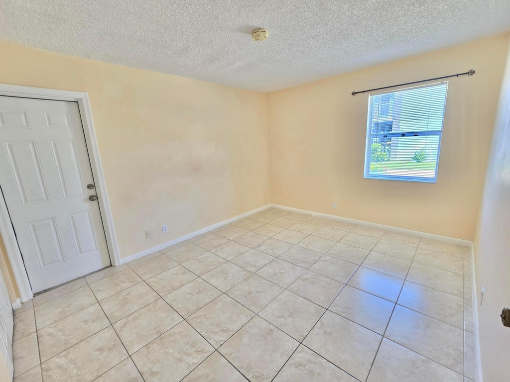 104 Se 10th Street - Photo 6
