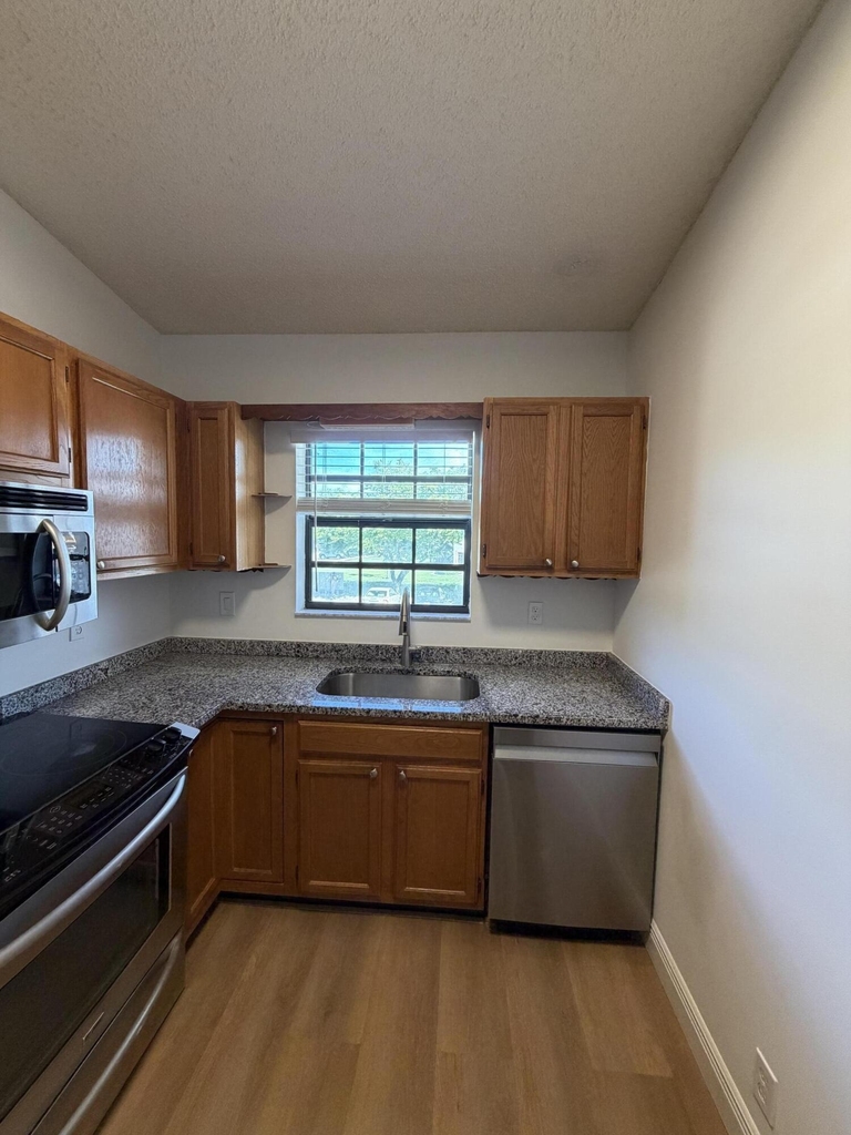 301 Norwood Terrace - Photo 1