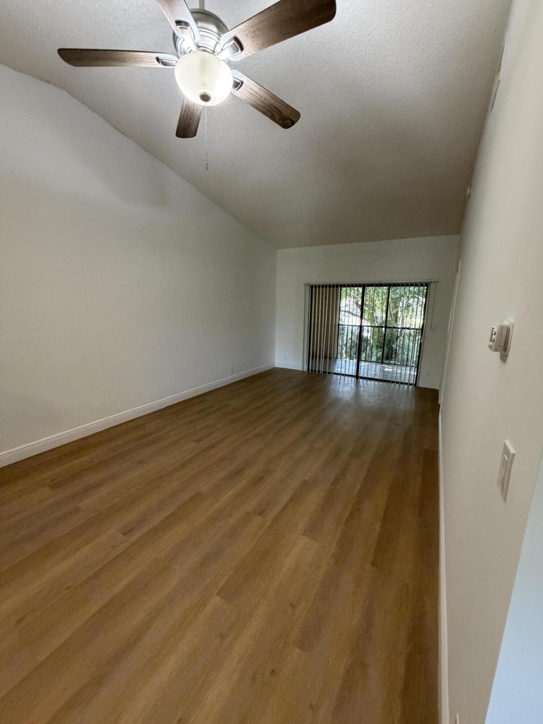 301 Norwood Terrace - Photo 3