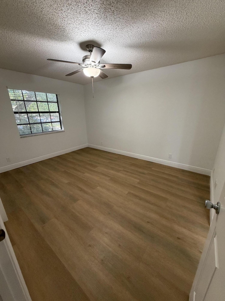 301 Norwood Terrace - Photo 8