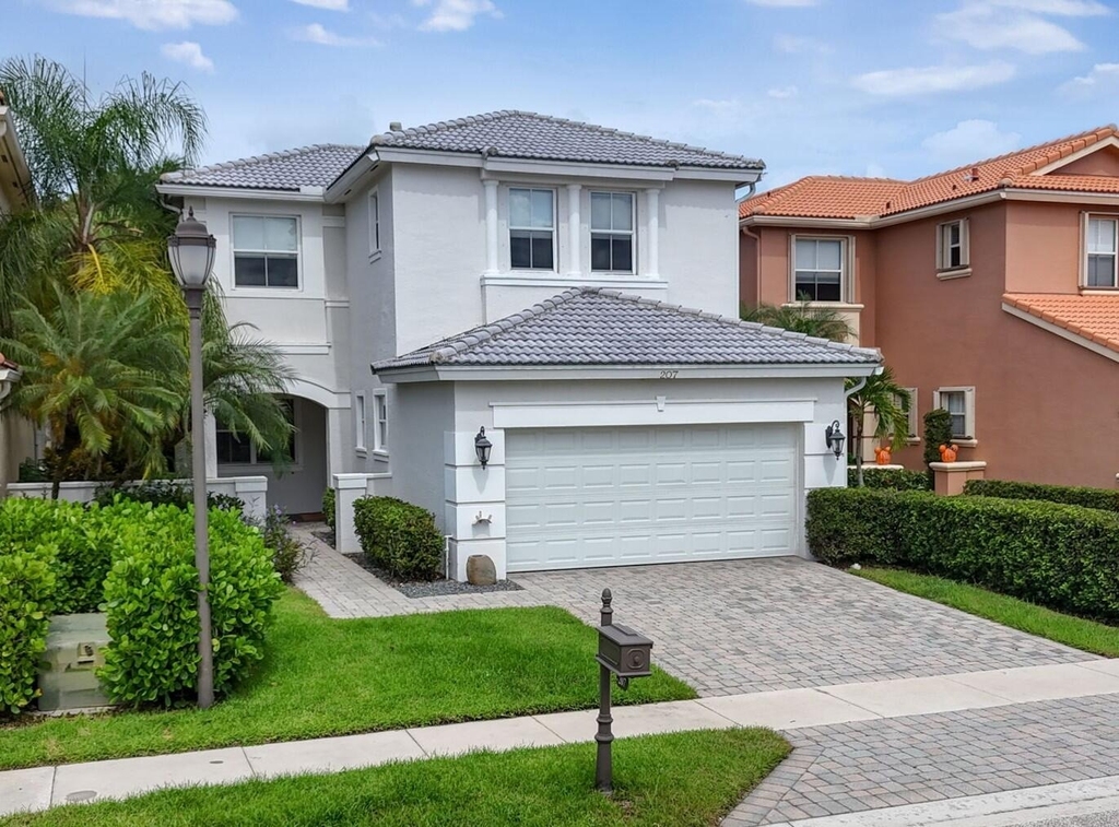 207 Isle Verde Way - Photo 0