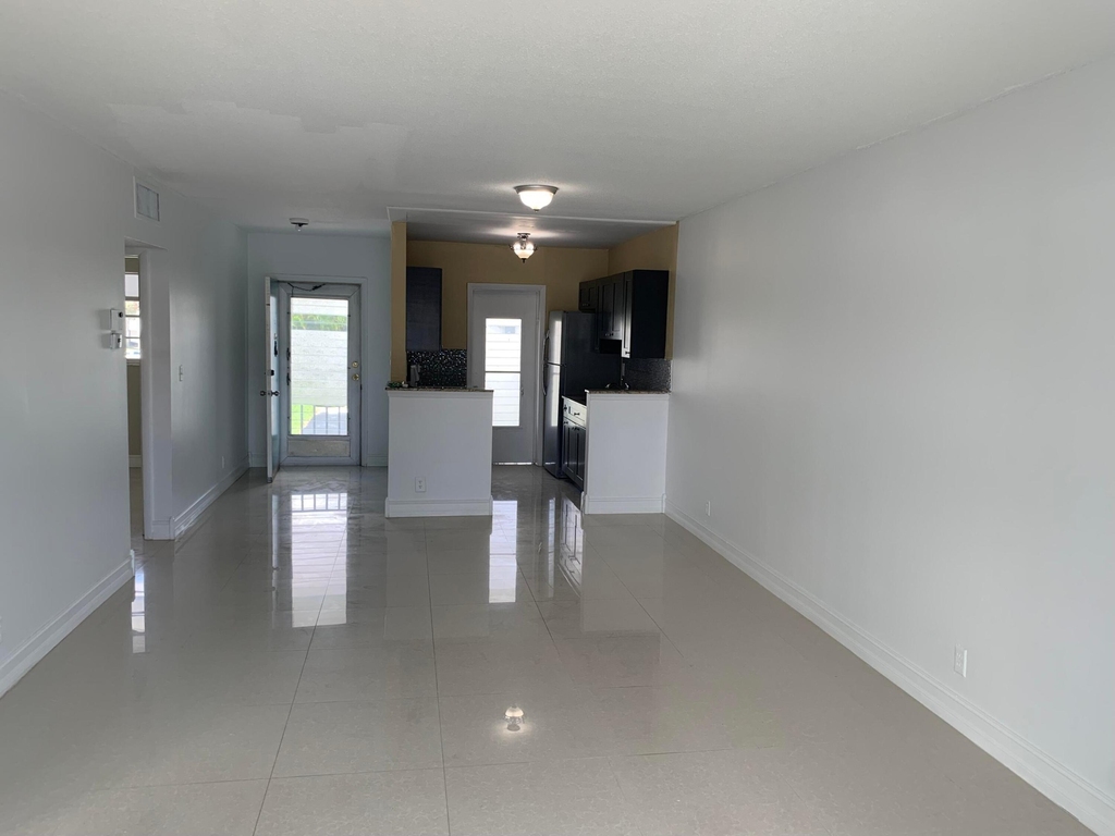 1114 Lake Terrace - Photo 6