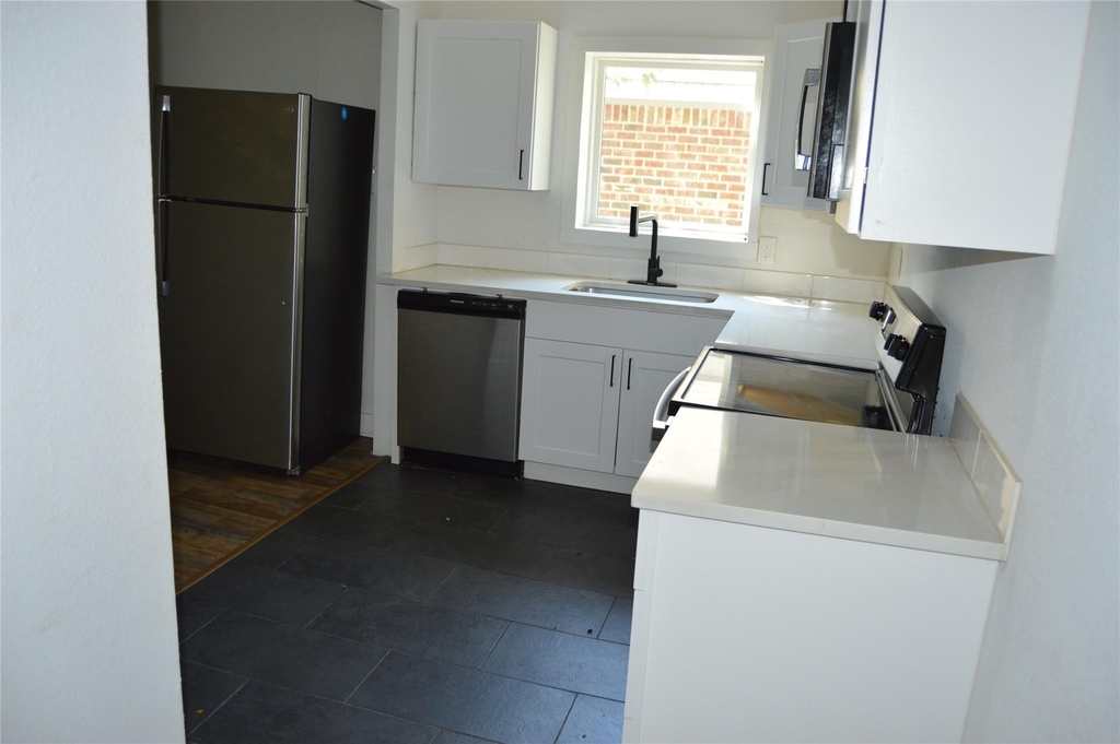1613 Jones Street - Photo 11