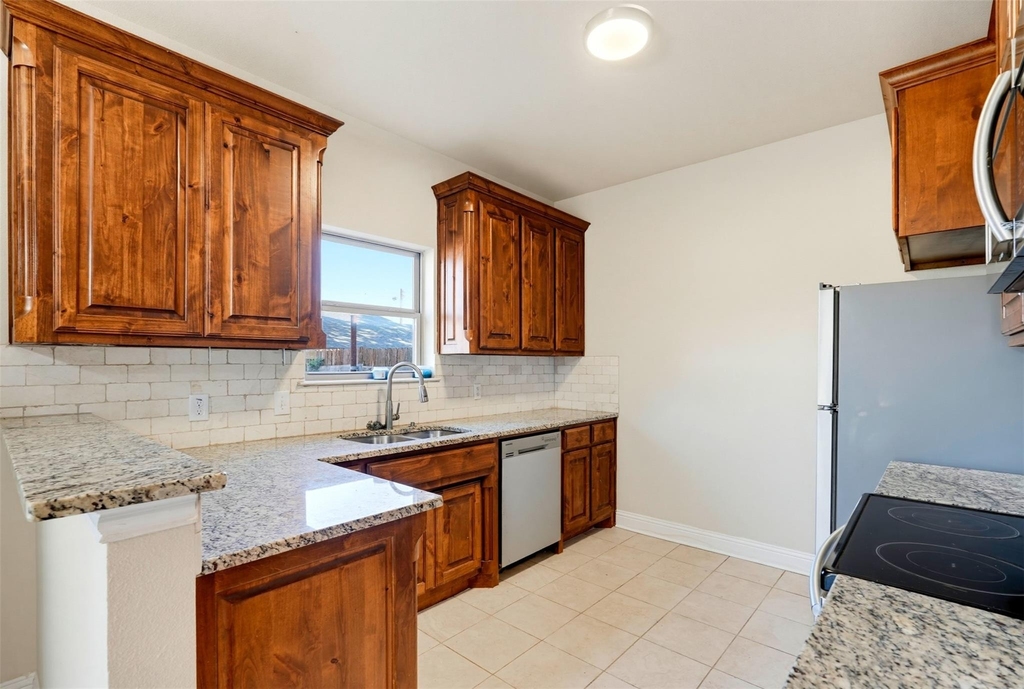 4721 Woodview Lane - Photo 7