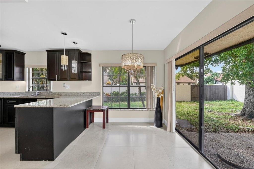 572 Sw 28th Avenue - Photo 12