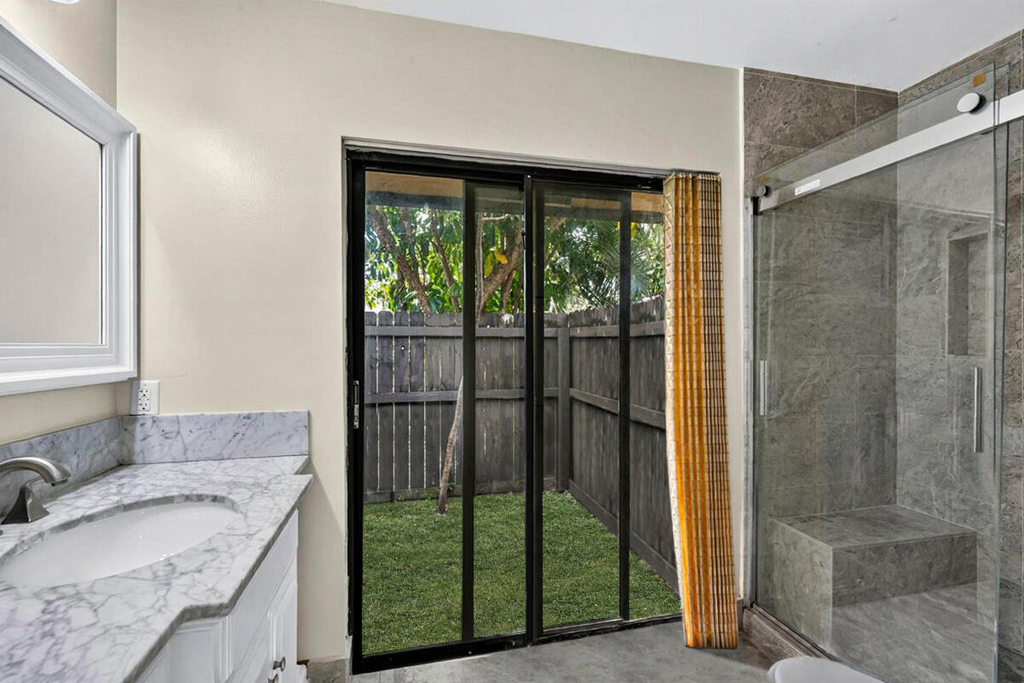 572 Sw 28th Avenue - Photo 3