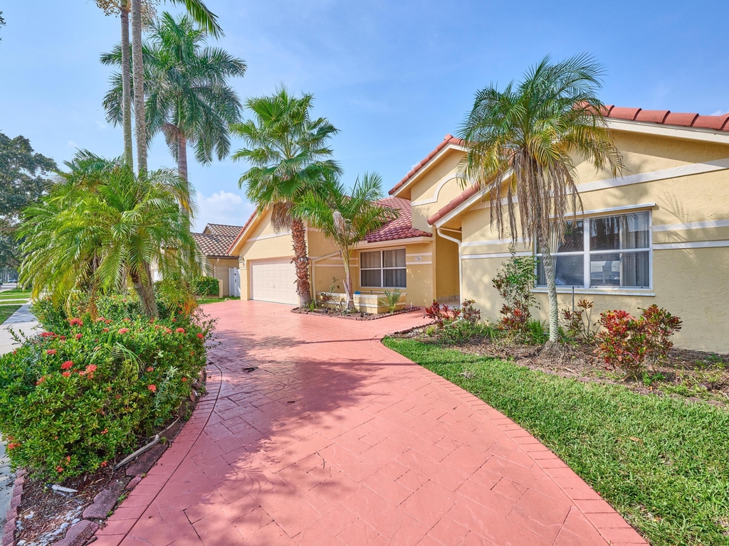 786 Nw 164th Avenue - Photo 0